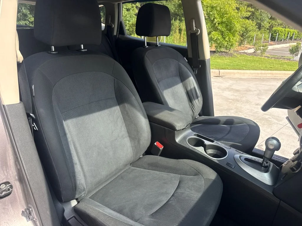Used 2014 Platinum Graphite Nissan S image 34