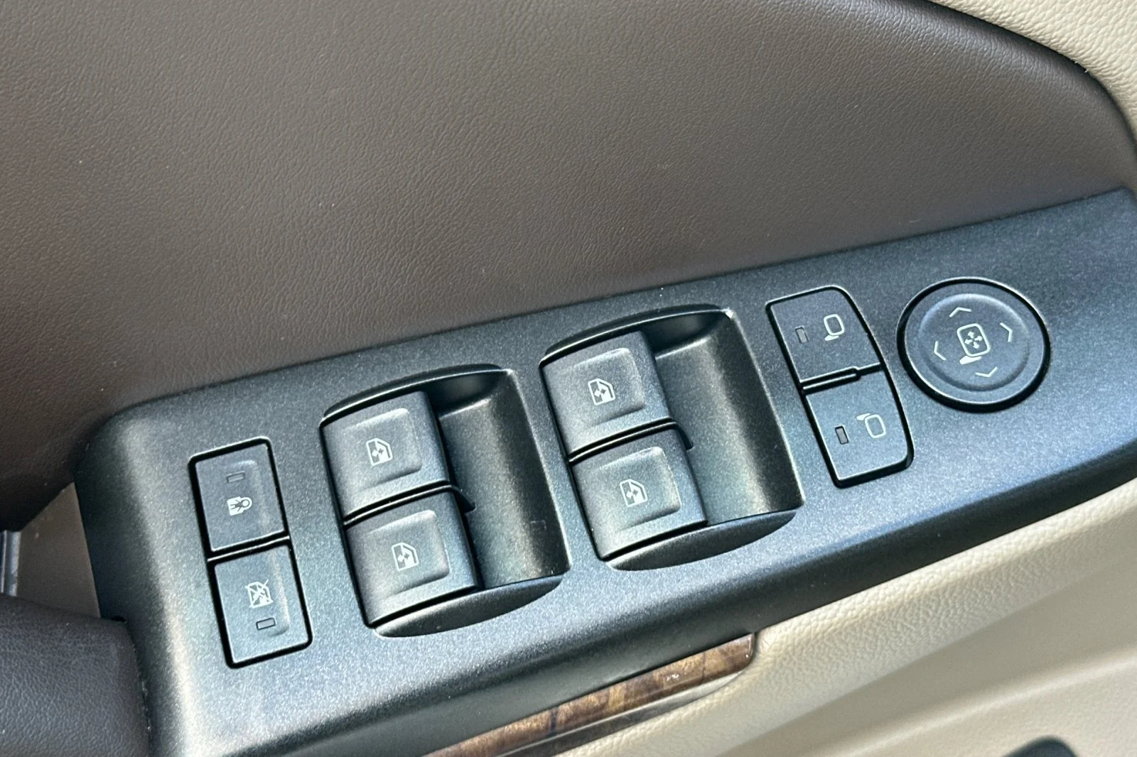 Used 2017 Iridescent Pearl Tricoat Chevrolet LT image 11