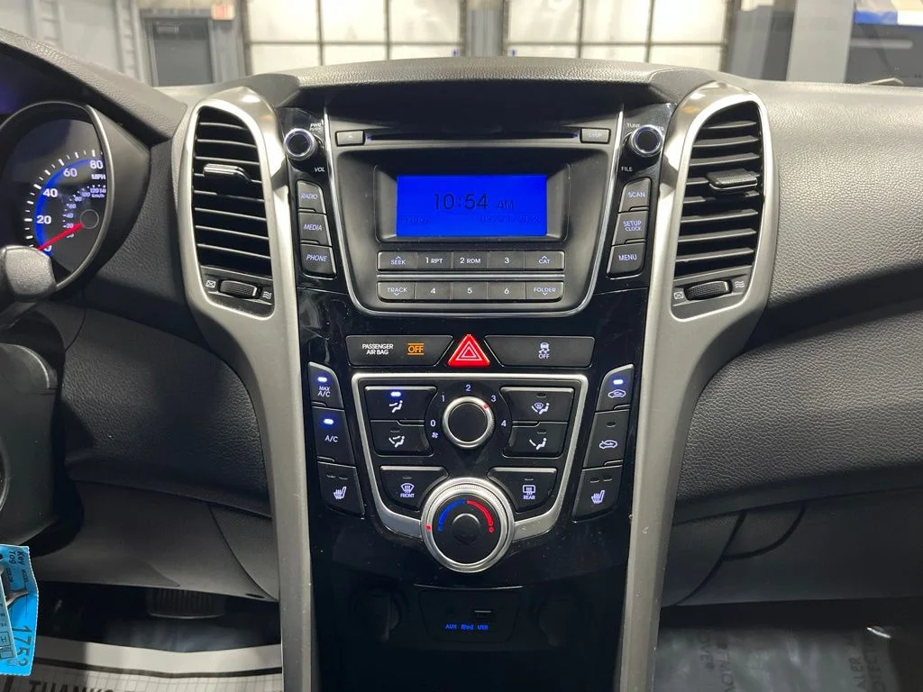 Used 2016 Silver Hyundai Base image 20