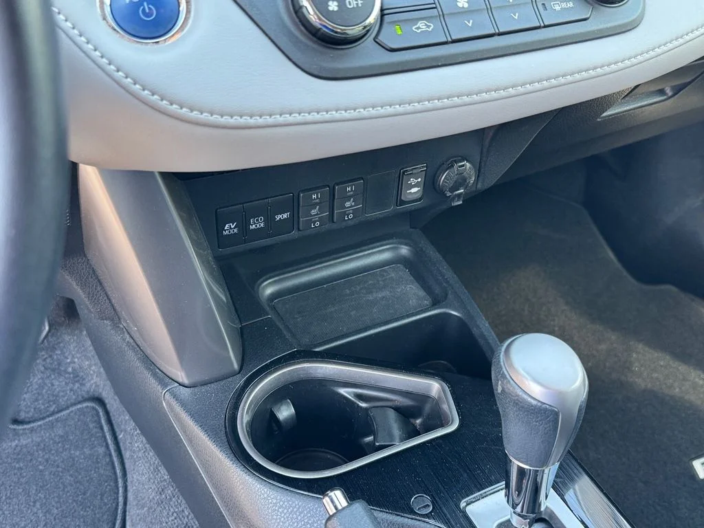Used 2016 Silver Toyota Limited image 21