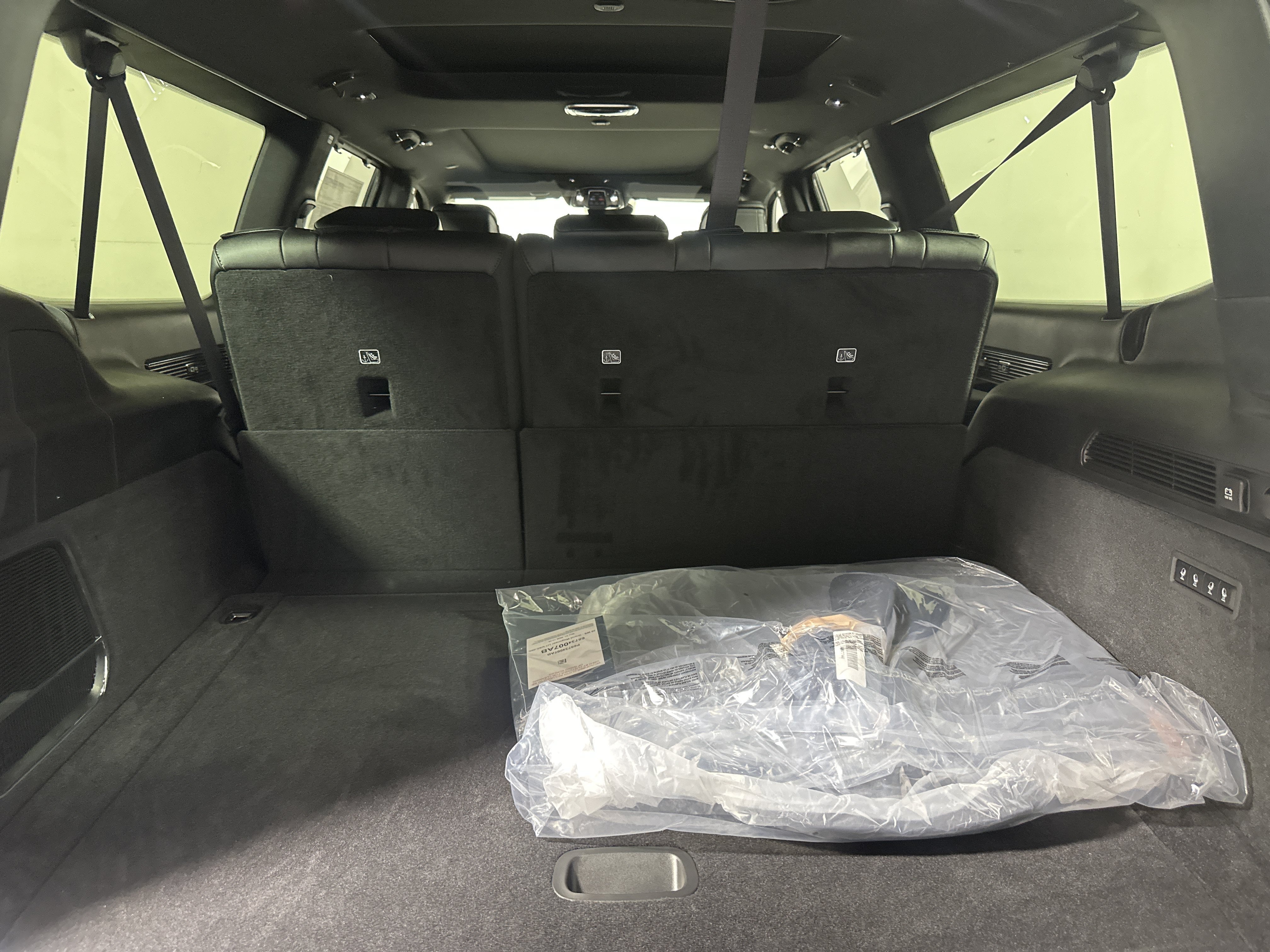 New 2026 Bright White Clear-Coat Exterior Paint Jeep Summit Obsidian image 26