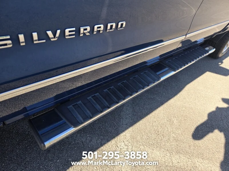Used 2018 Deep Ocean Blue CHEVROLET 4WD CREW CAB 143.5" LTZ W/1LZ image 9