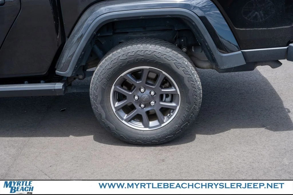 Used 2021 Black Clearcoat Jeep Overland image 12