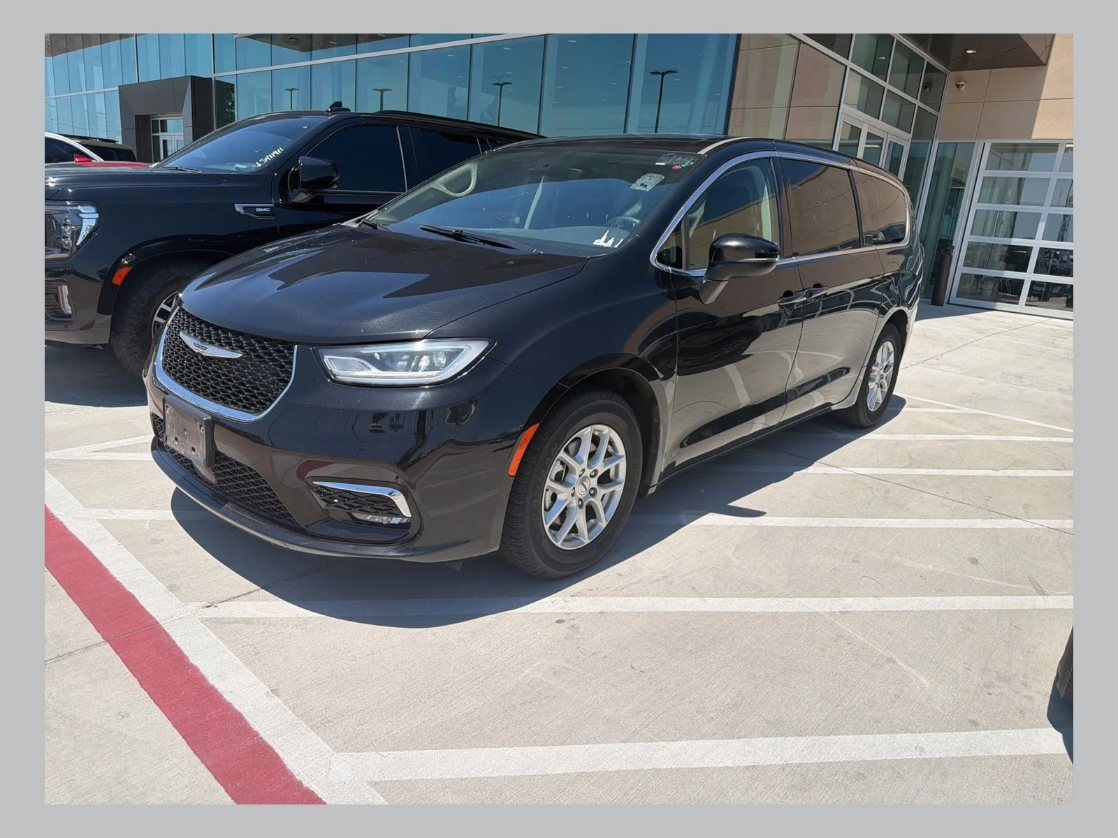 2023 Chrysler Pacifica's photo