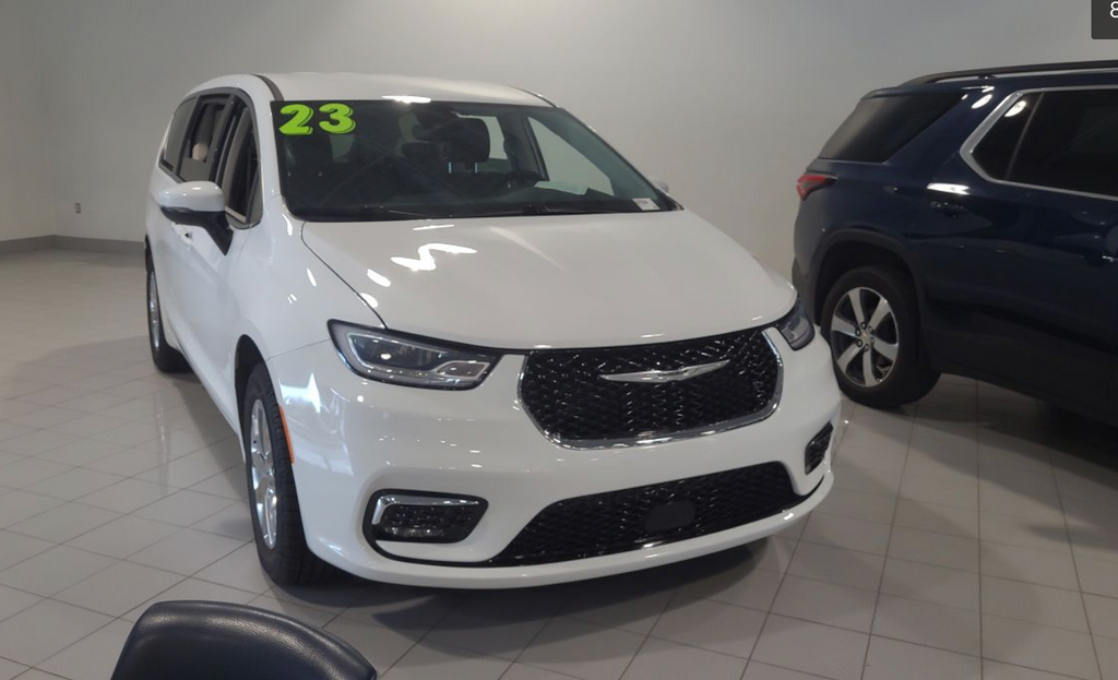 Used 2023 Bright White Clearcoat Chrysler Touring L image 7