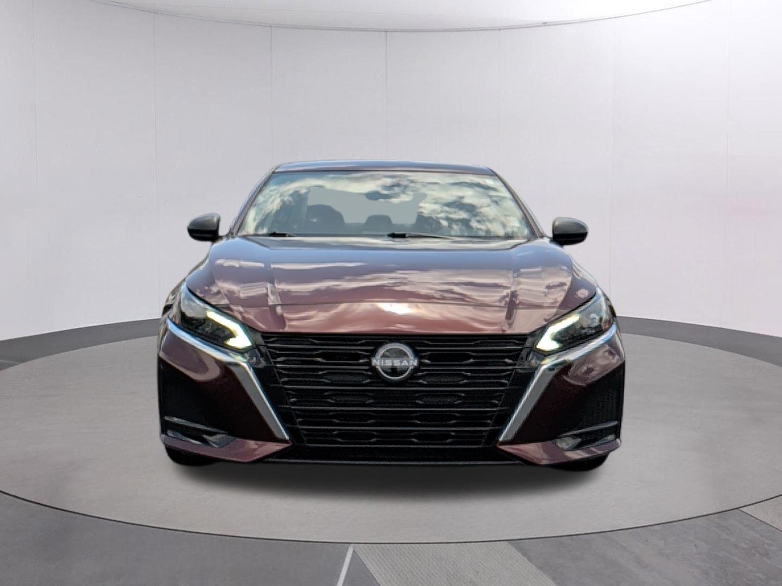 Used 2025 Garnet Pearl Metallic Nissan SV image 8