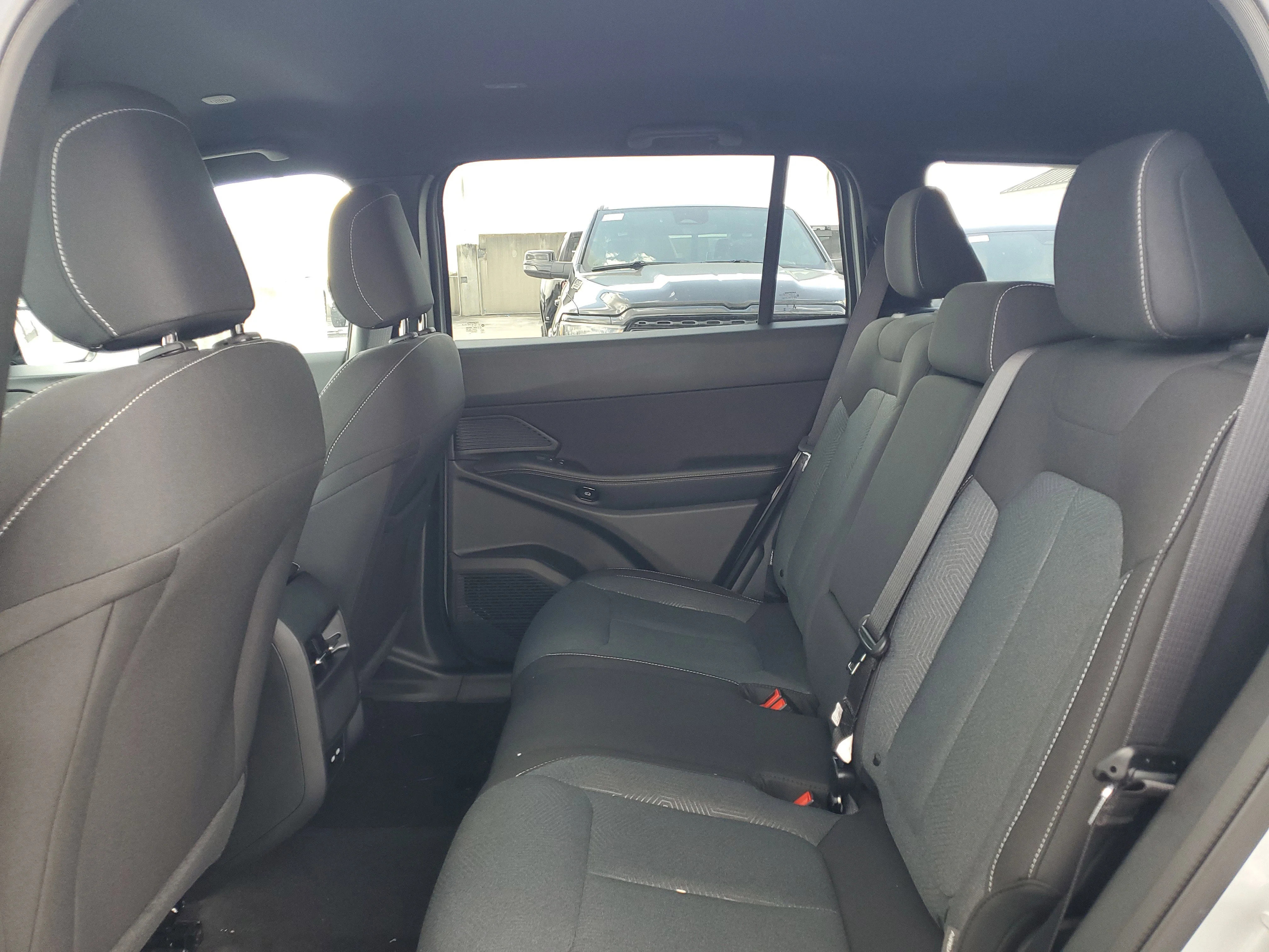 New 2026 Silver Zynith Clear-Coat Exterior Paint Jeep Laredo image 8