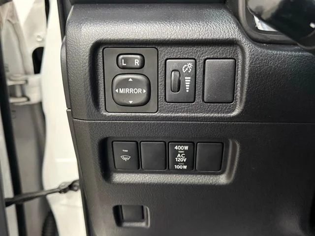 Used 2015 White Toyota SR5 Premium image 17