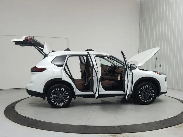 New 2026 White Nissan Platinum image 16