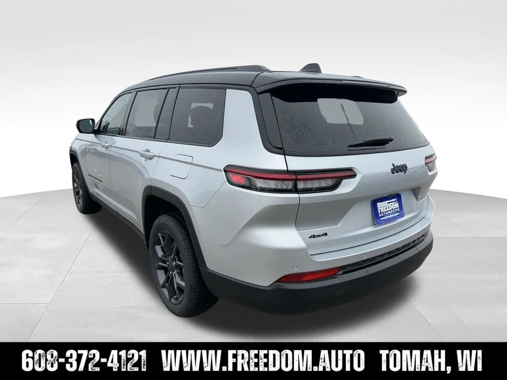 Used 2025 Silver Zynith Jeep Limited image 5