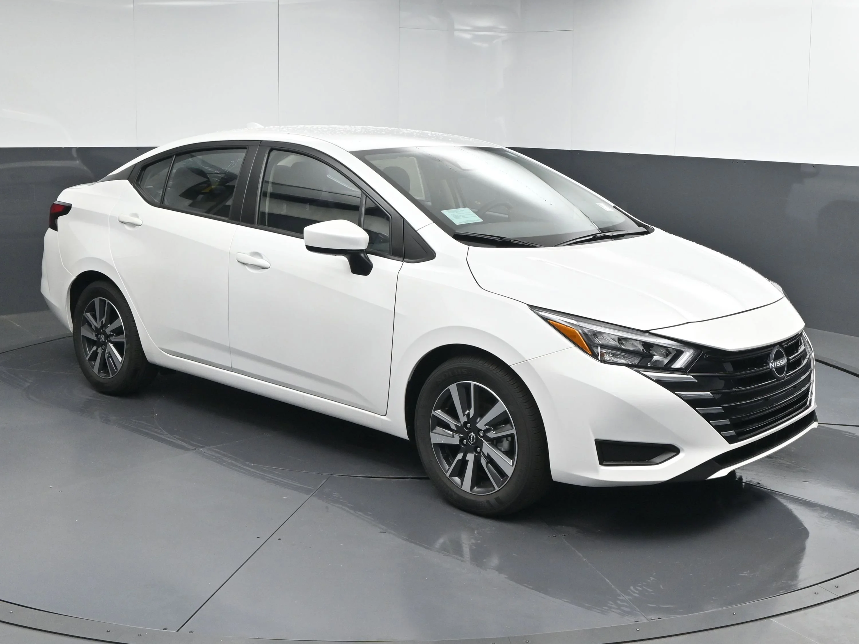 2025 Nissan Versa 1.6 SV CVT's photo