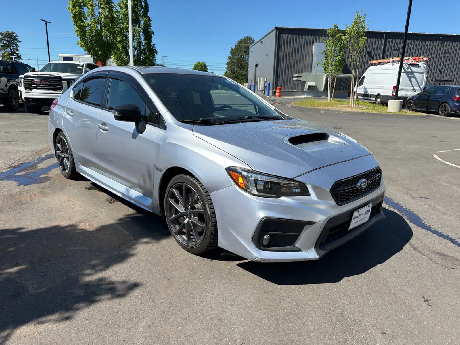 Used 2018 Ice Silver Metallic Subaru Limited image 19