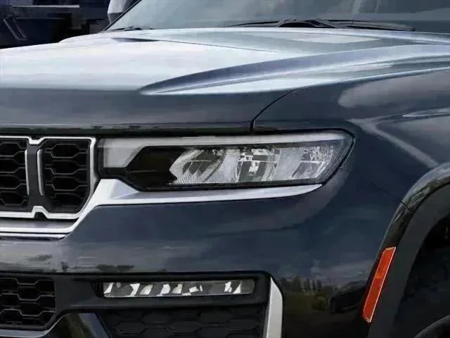 New 2027 High-Gloss Black Paint Jeep Limited image 6