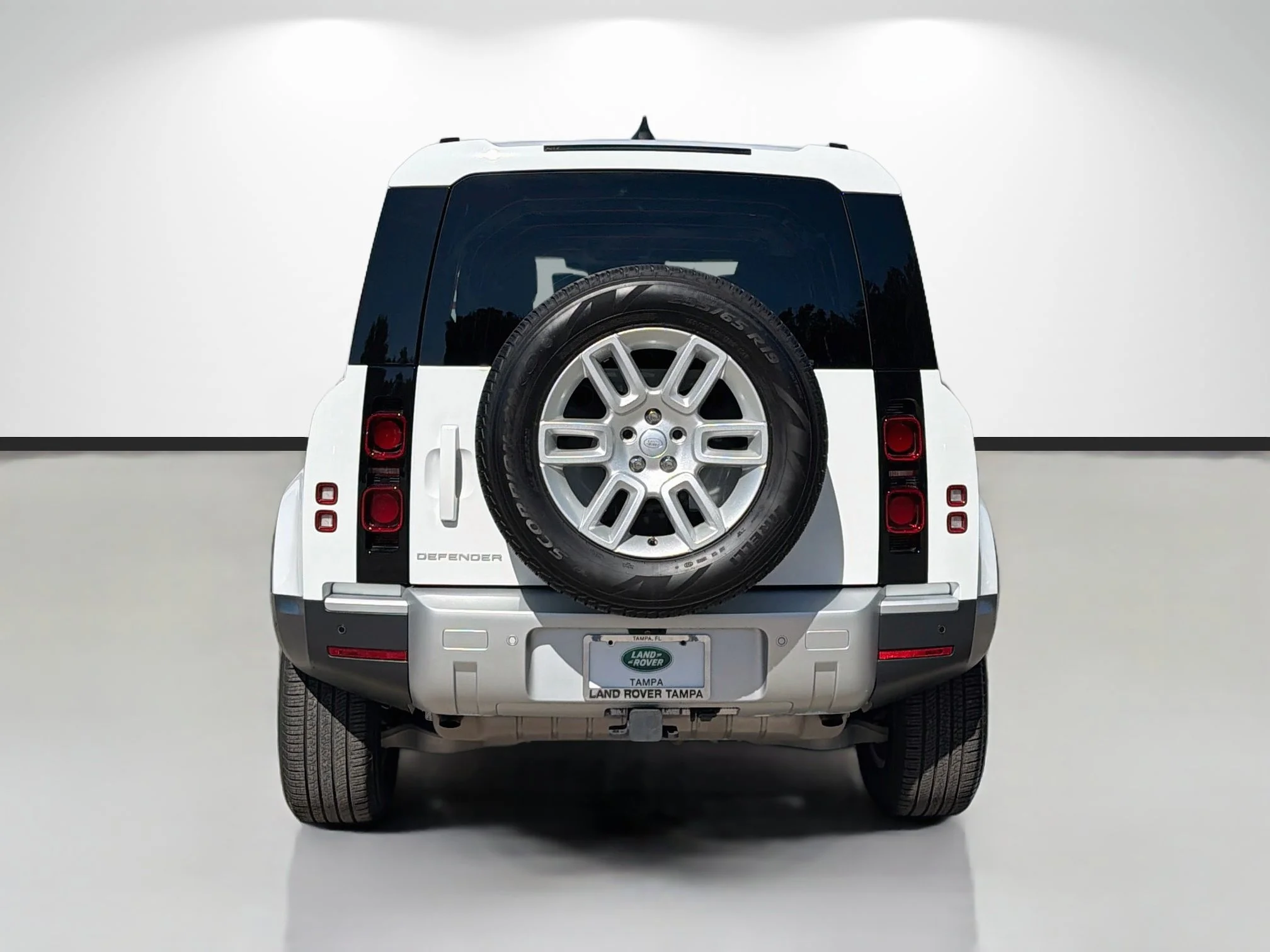Certified Used 2024 Fuji White Land Rover S image 4