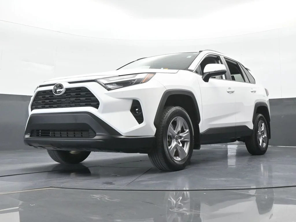 Used 2025 Ice Toyota XLE image 49