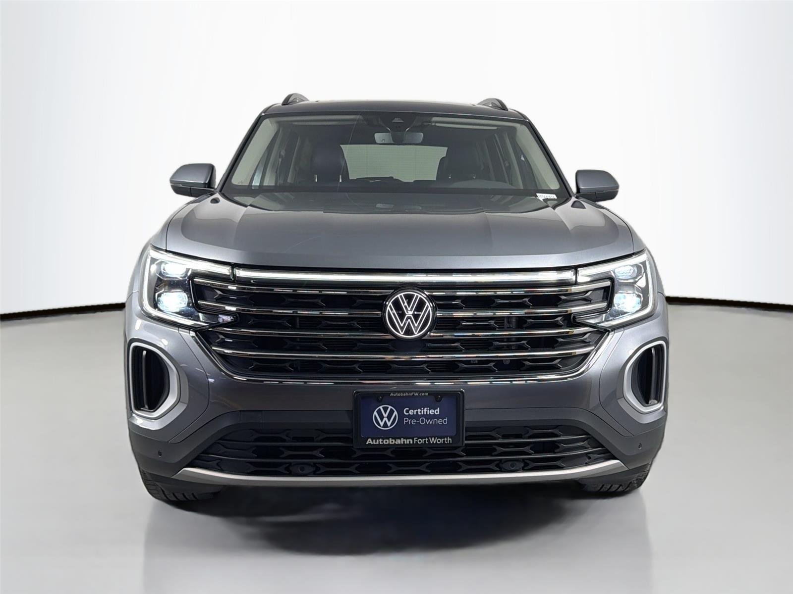 Used 2024  Volkswagen 2.0T SE w/Technology image 2