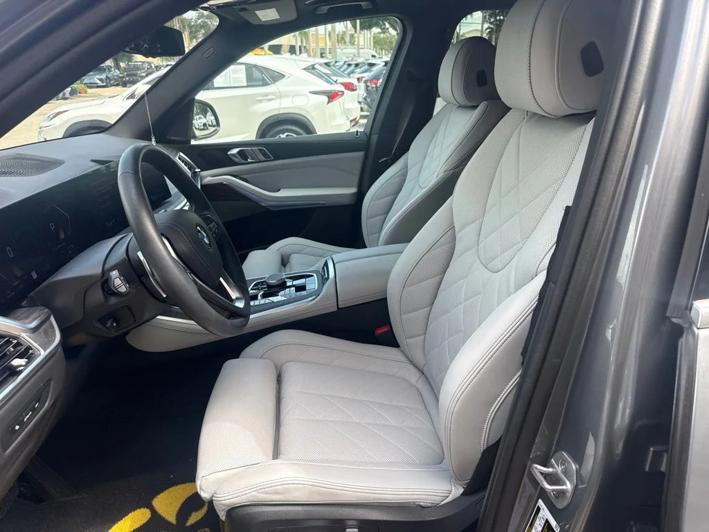 Used 2024 Gray BMW sDrive40i image 16