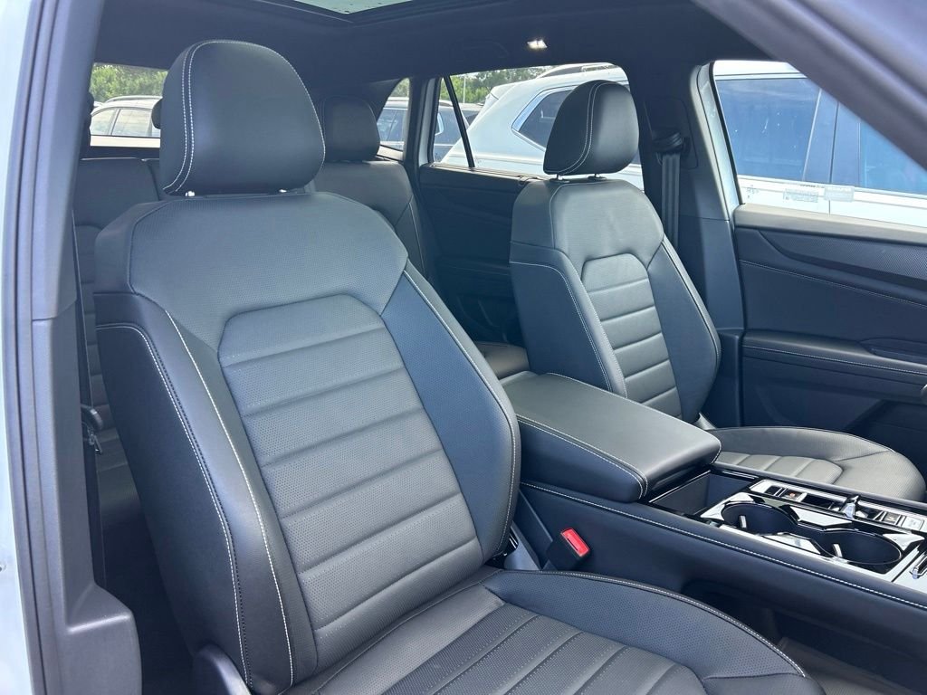 New 2026 White Volkswagen 2.0T SEL R-Line Black image 48