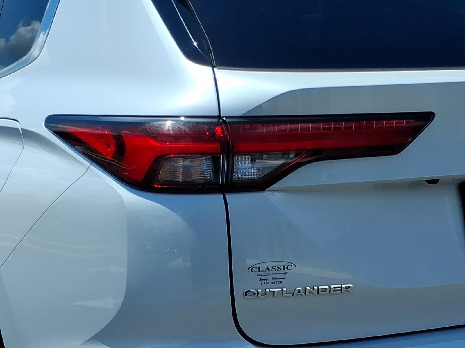 Used 2024 Alloy Silver Metallic Mitsubishi SE image 19