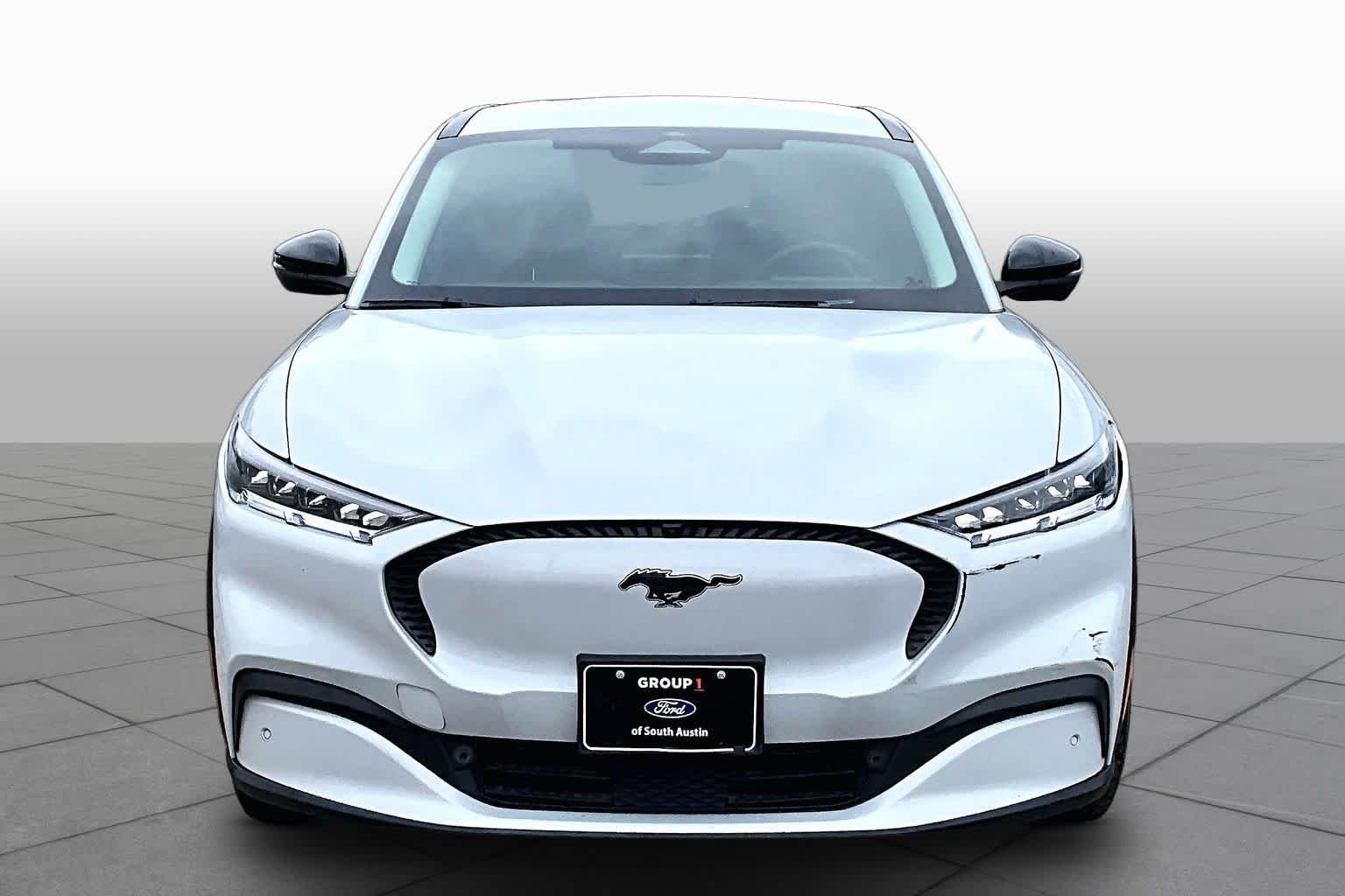 Used 2023 Space White Metallic Ford Select image 3