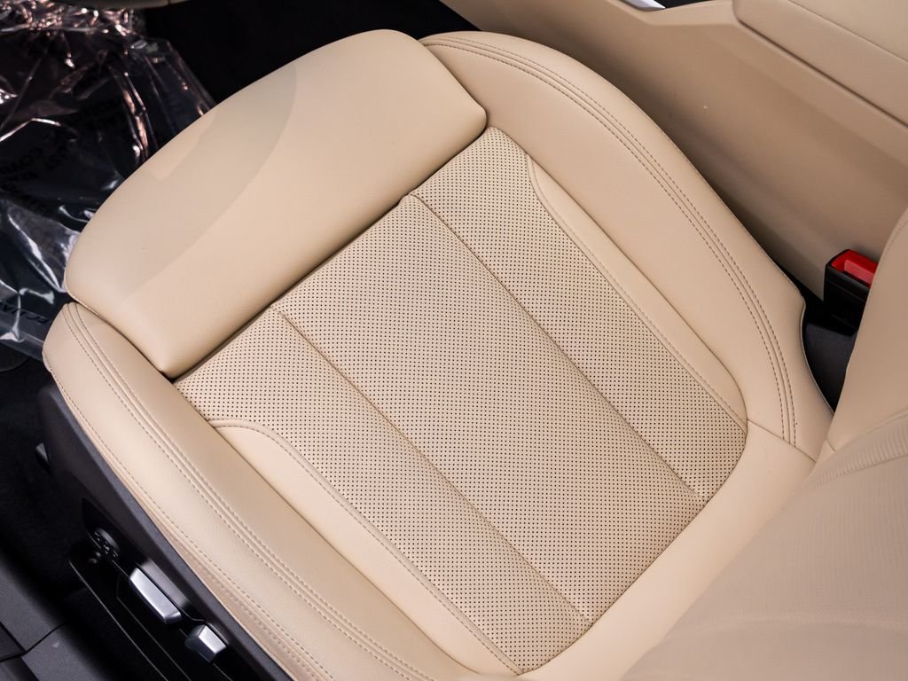 Used 2023 White Metallic BMW 330i xDrive image 15