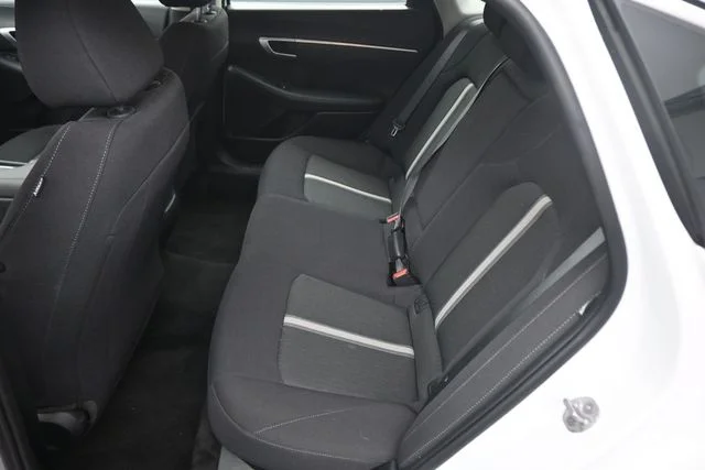 Used 2025 White Hyundai SEL image 19