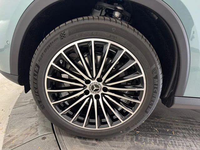 New 2027 Silver Mercedes-Benz GLC 300 image 9