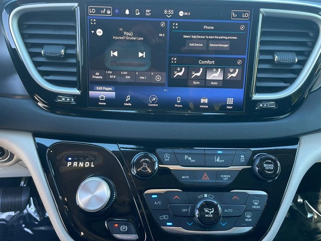 Used 2024 Silver Chrysler Touring L image 33
