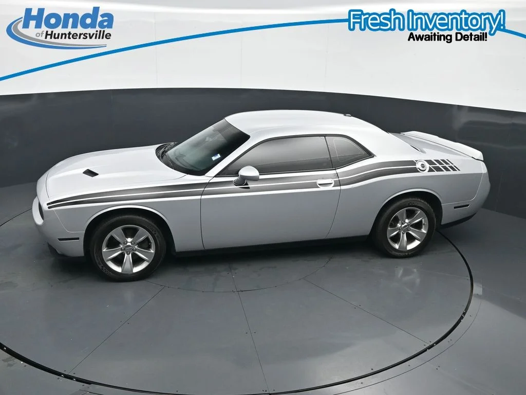 Used 2021 Triple Nickel Clearcoat Dodge SXT image 20