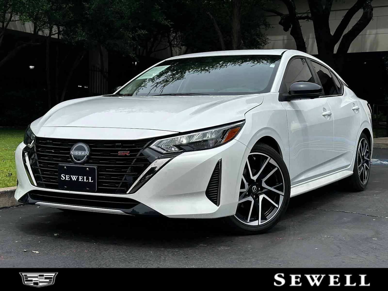 2025 Nissan Sentra SR CVT's photo
