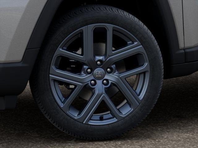 New 2026 Silver Zynith Metallic Clearcoat Jeep  image 4
