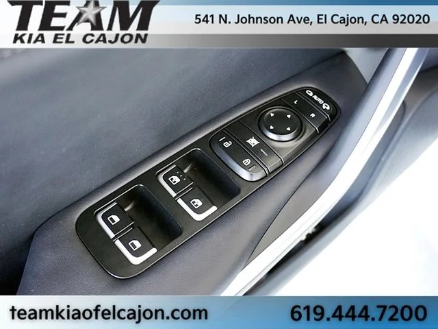 Certified Used 2018 White Kia Premium image 25