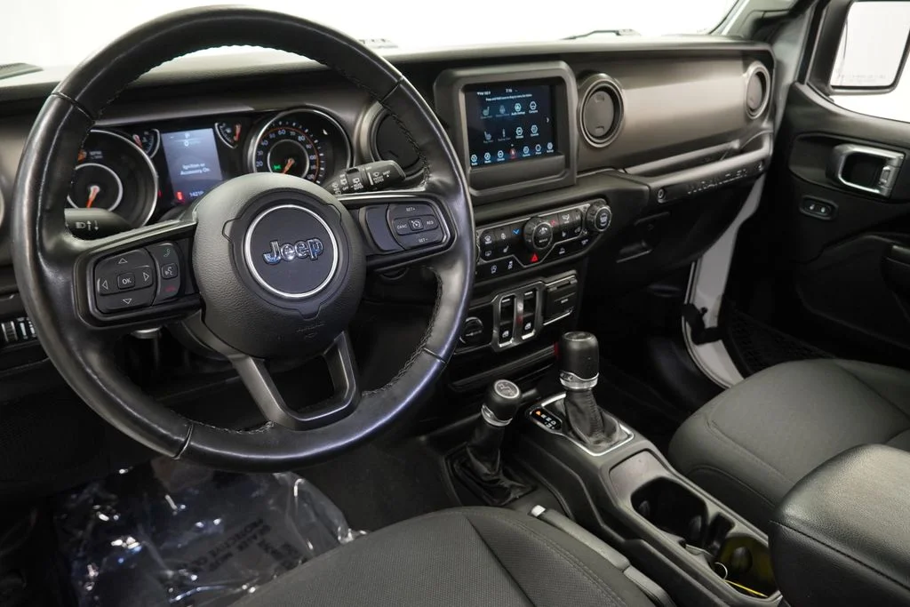 Used 2022 White Jeep Willys image 23