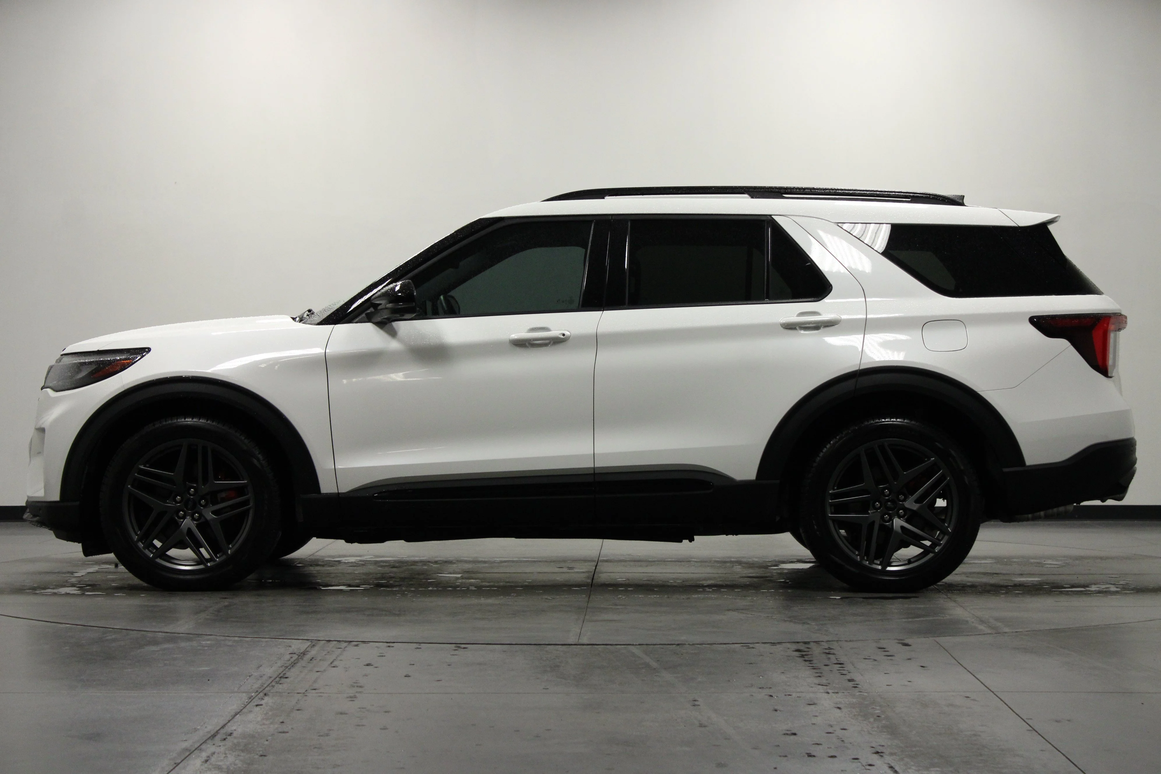 Used 2025 White Metallic Ford ST image 7