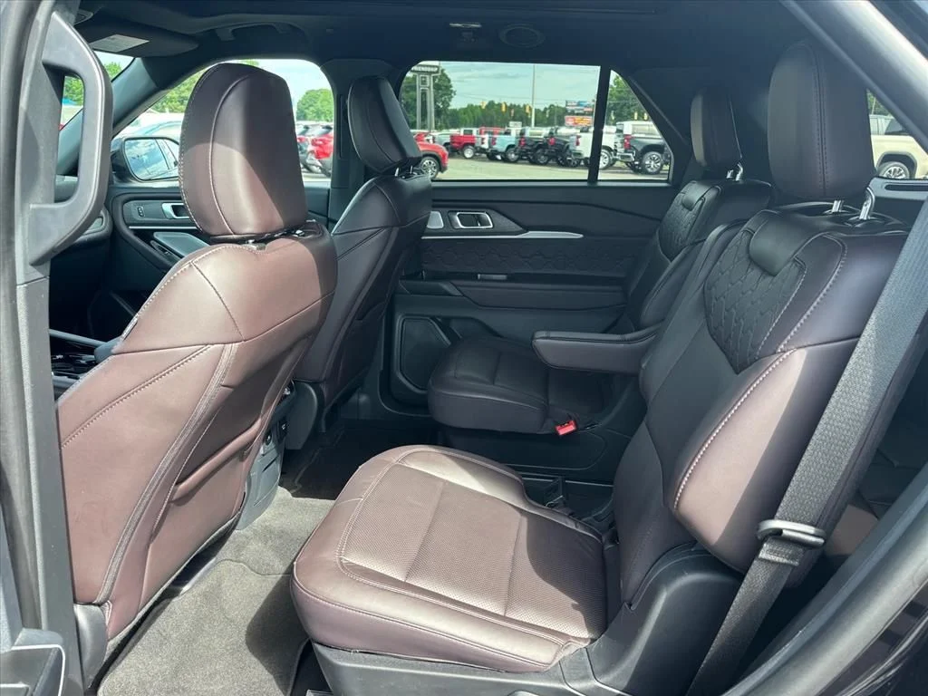 Used 2025 Black Ford Platinum image 13
