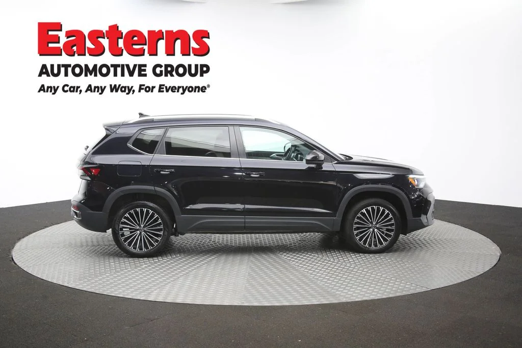 Used 2025 Black Volkswagen 1.5T SE image 43