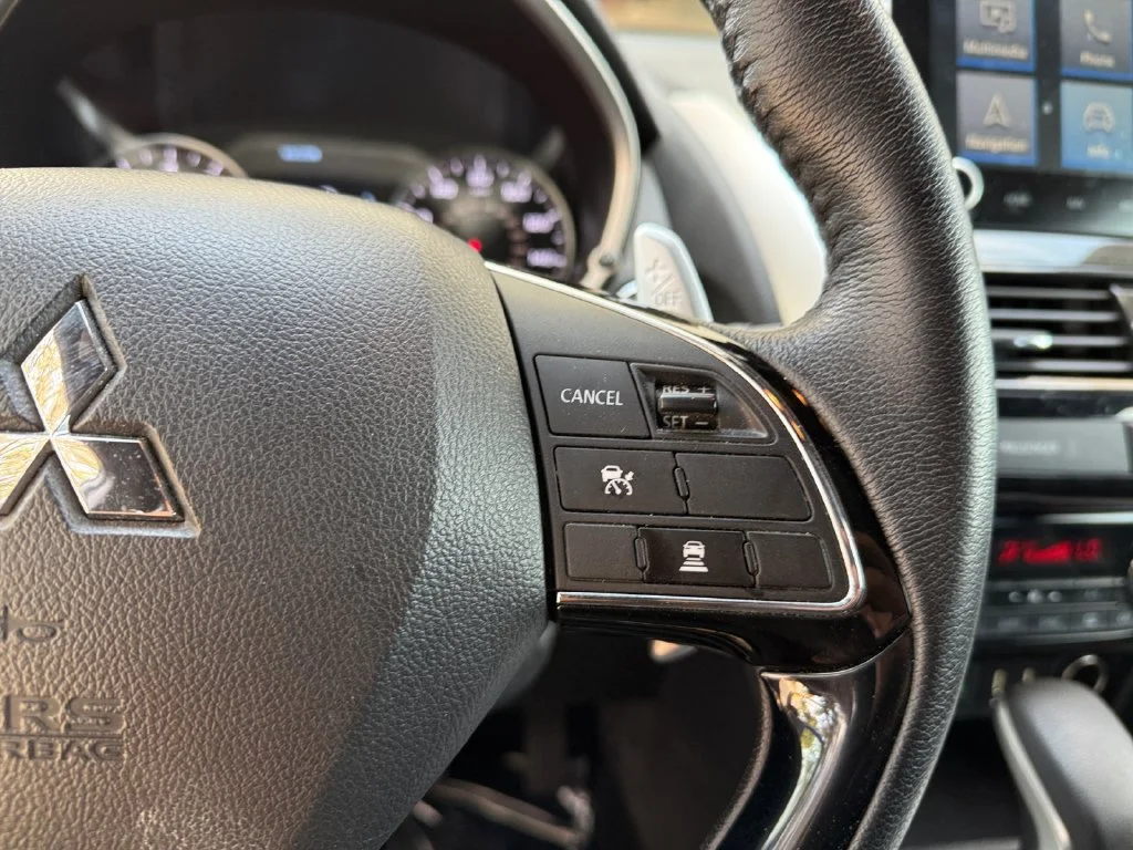 Used 2024  Mitsubishi SE image 25