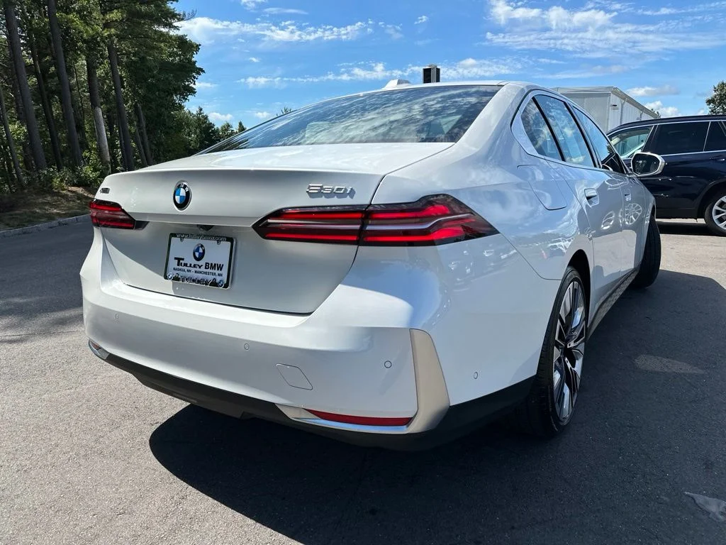 Used 2026 Mineral White Metallic BMW 530i xDrive image 7