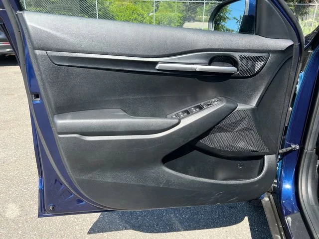 Used 2025 Dark Ocean Blue Kia LX image 16