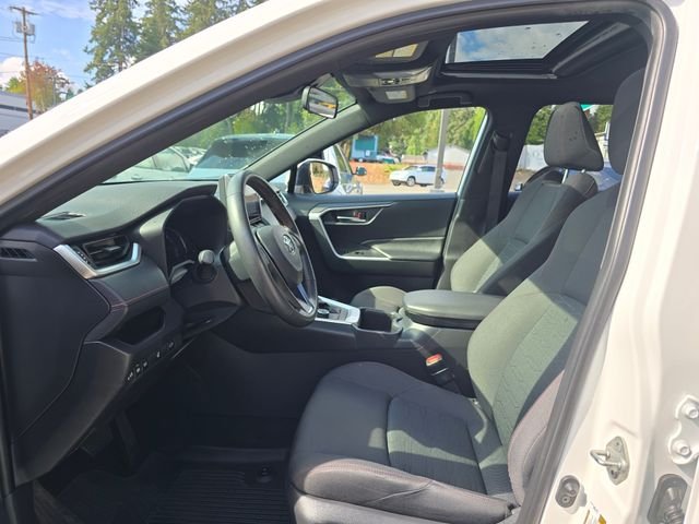 2023 Toyota RAV4 SE - Photo 20