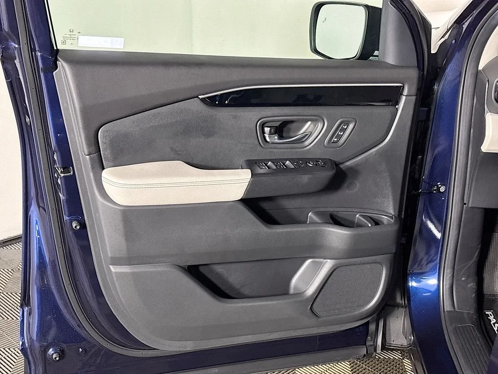 New 2026 Obsidian Blue Pearl Honda RTL image 10