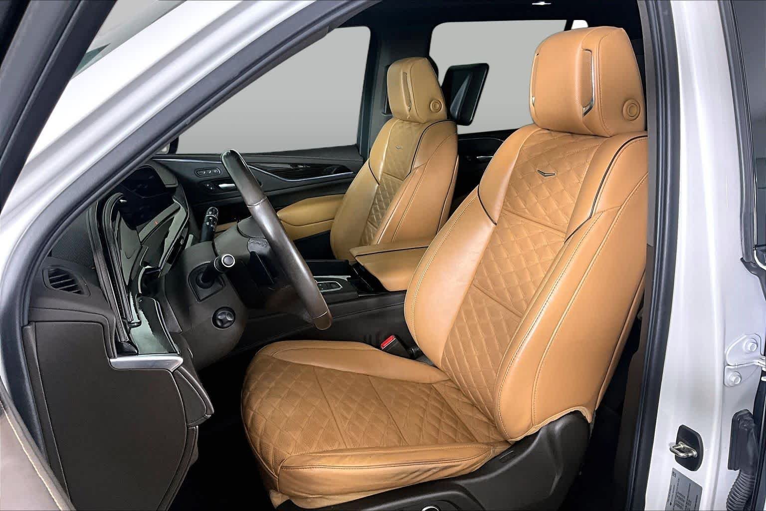 Used 2021 CRYSTAL WHITE TRICOAT Cadillac Sport image 8