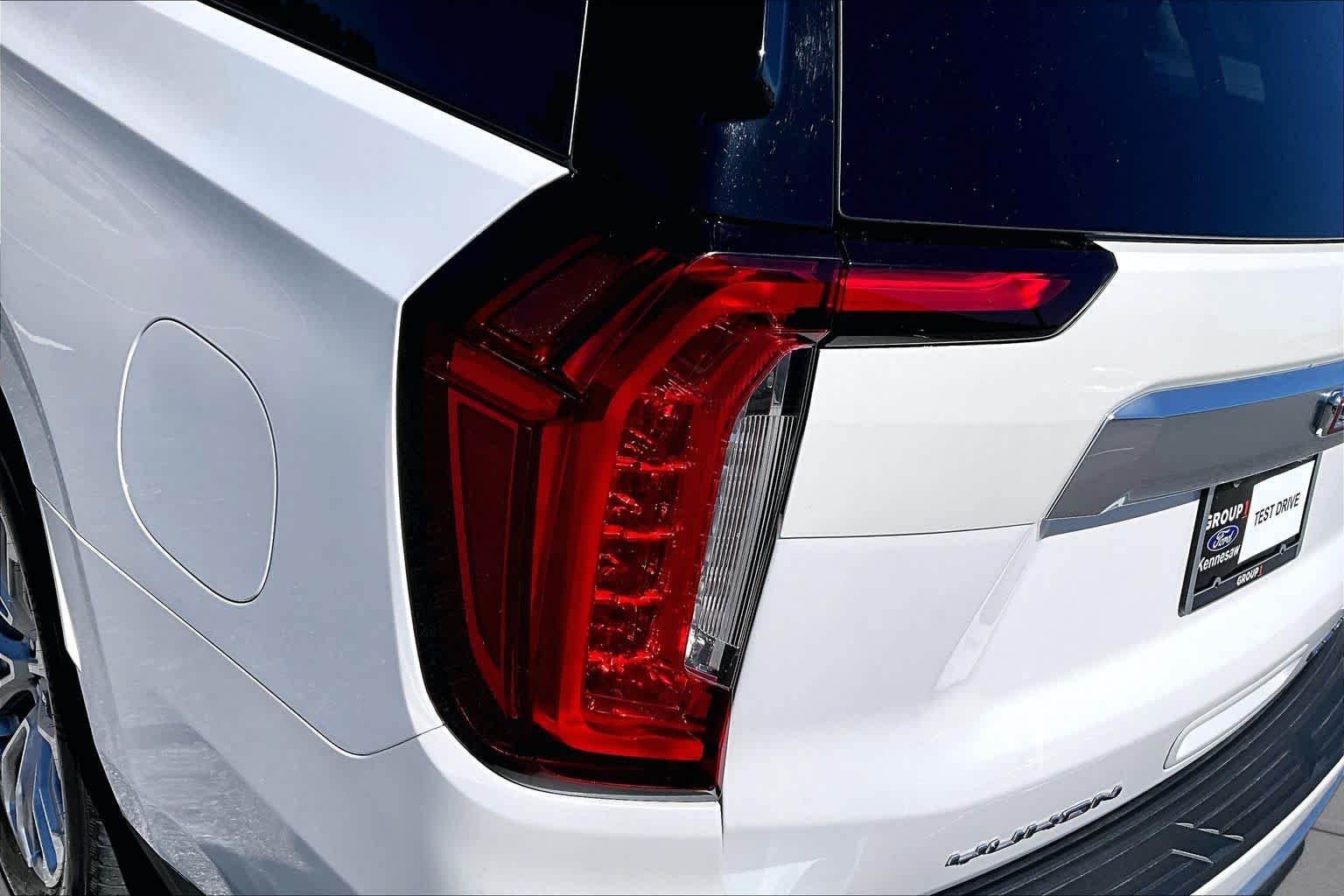 Used 2024 White Frost Tricoat GMC Denali image 28