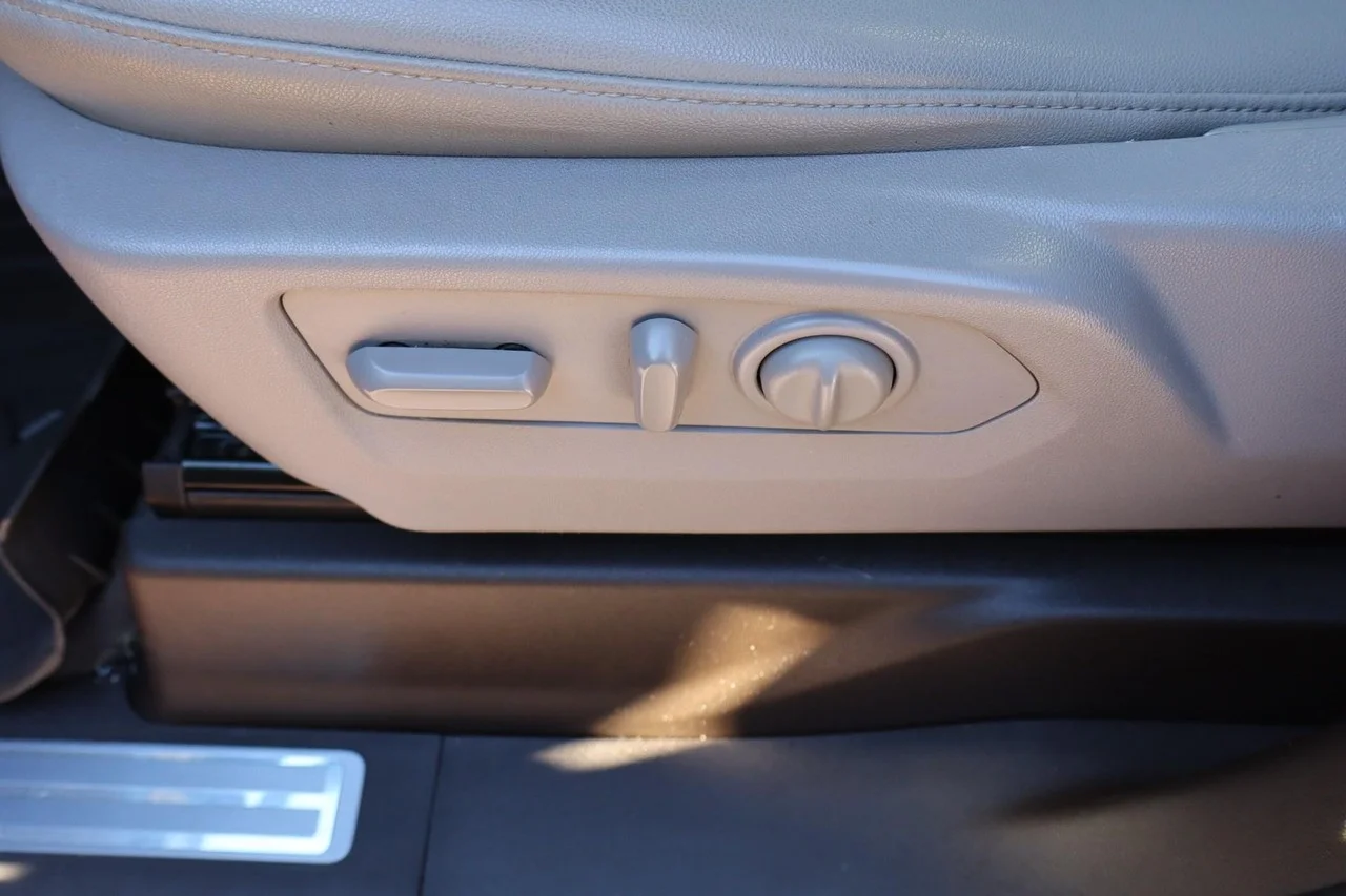 Used 2022 Cardinal Red GMC SLT image 10
