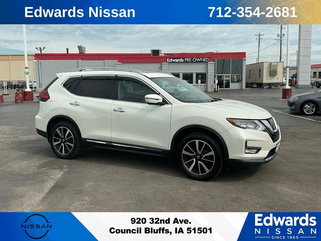 Used 2017 White Nissan  image 1