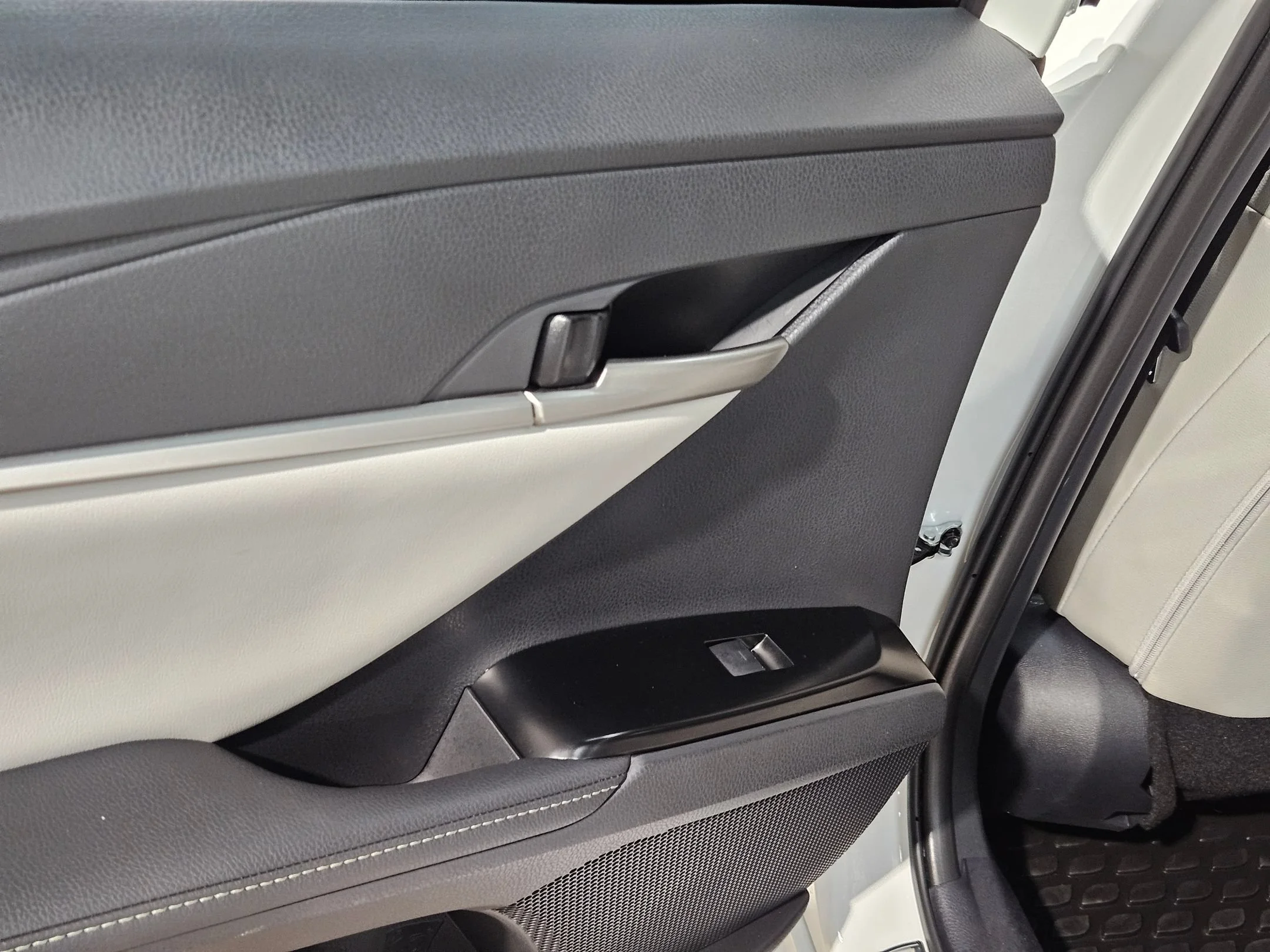 Certified Used 2025 Wind Chill Pearl Toyota XLE image 36