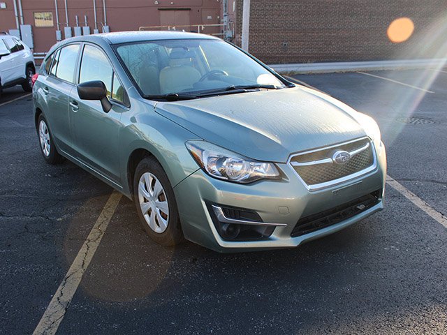Used 2015 Green Metallic Subaru 2.0i image 4