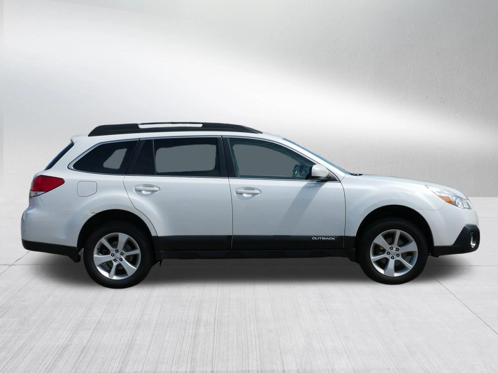 Used 2013 Satin White Pearl Subaru 2.5i Premium image 8