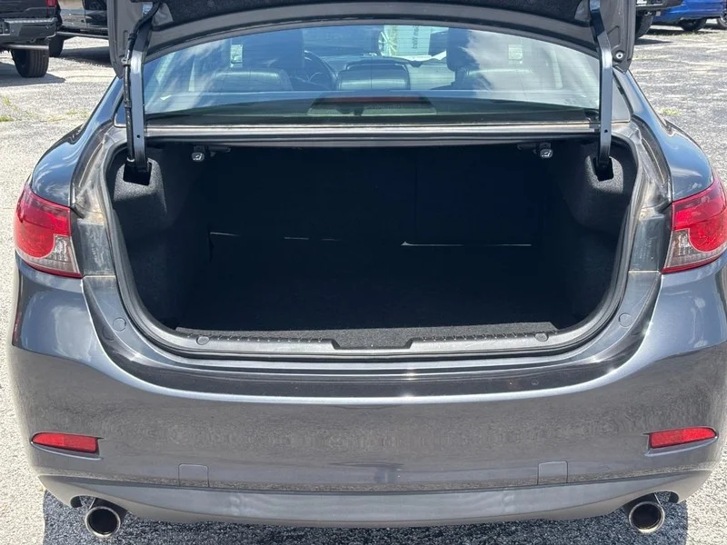Used 2014  Mazda i Grand Touring image 11