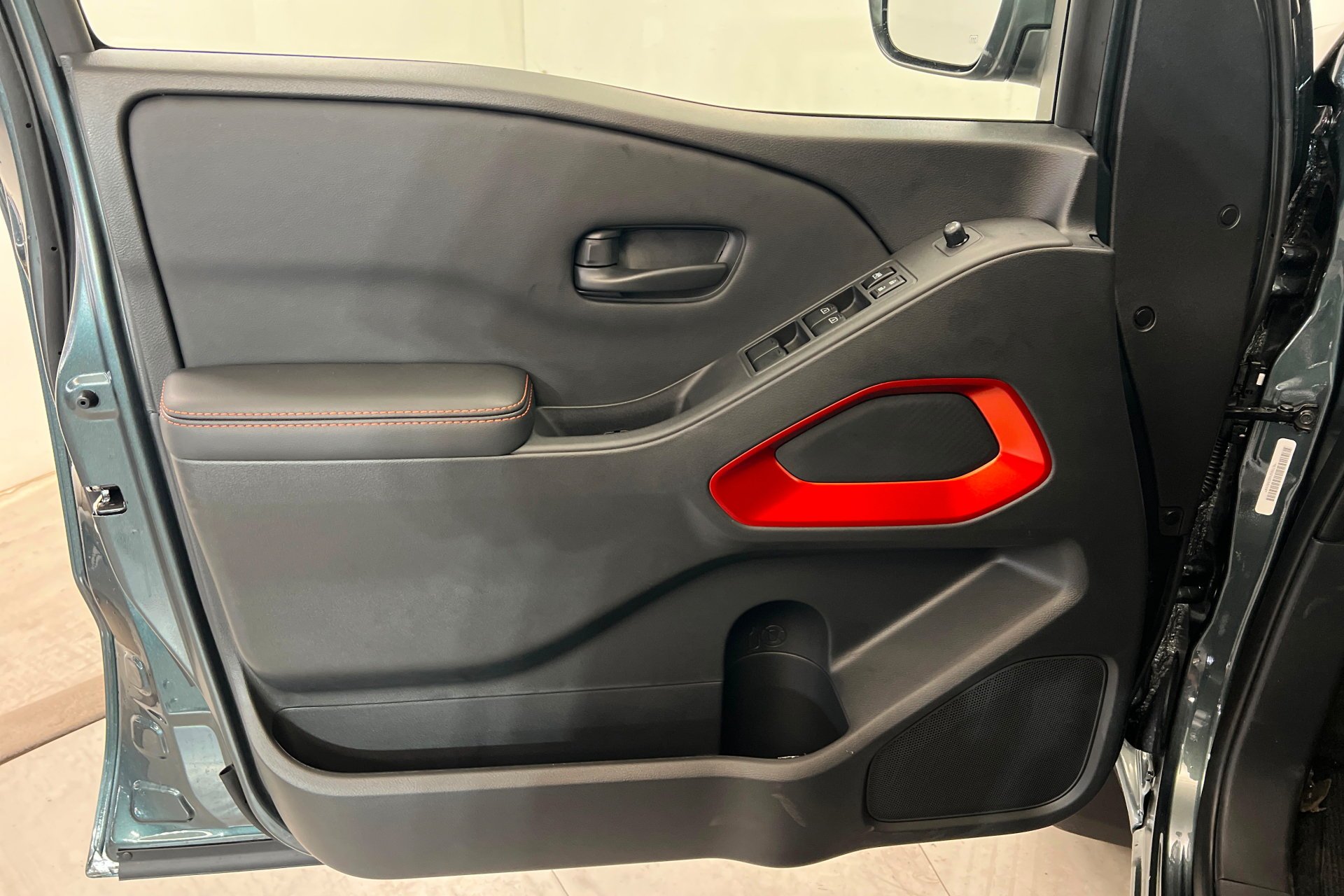 New 2027 Alpine Metallic Nissan Crew Cab PRO-4X® image 15